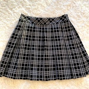 Banana Republic pleated skirt size 4 barely worn